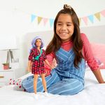 Barbie-Fashionistas-Vestido-Xadrez-e-Cabelo-Lilas---Mattel