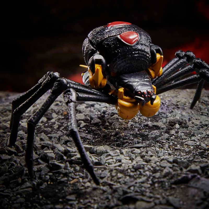 Transformers-Kingdom-War-For-Cybertron-Black-Arachnia-Hasbro