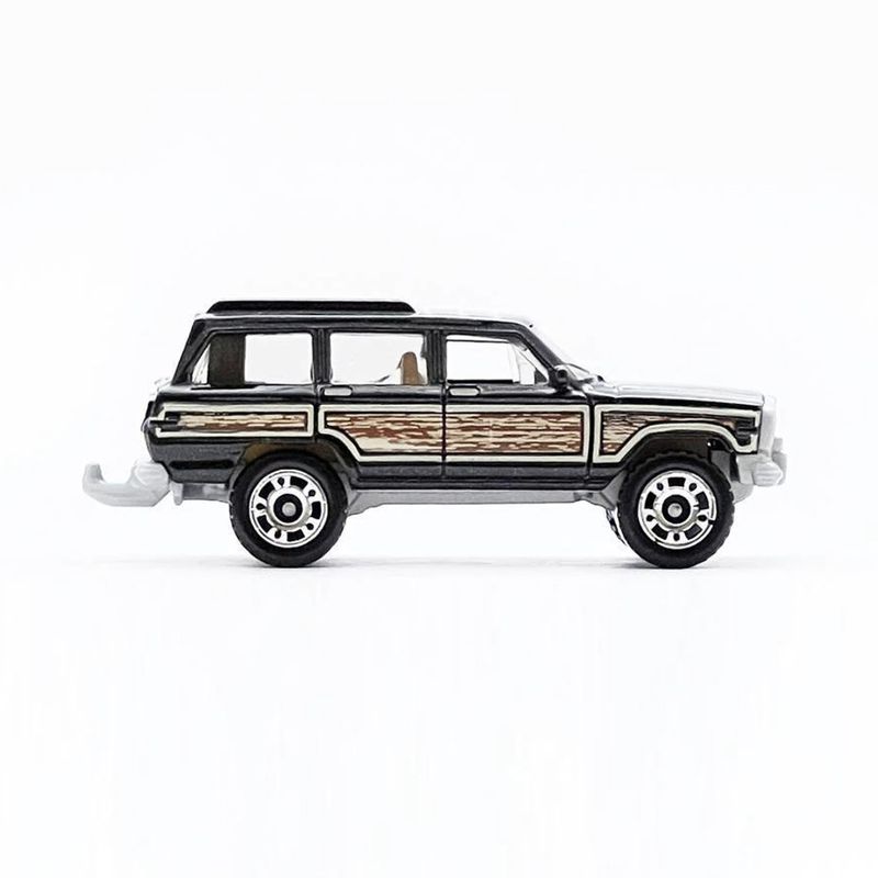 Matchbox-Jurassic-World-89-Jeep-Wagoneer---Mattel