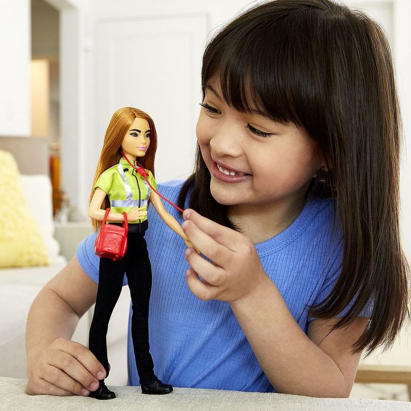 Barbie-Profissoes-Paramedica---Mattel